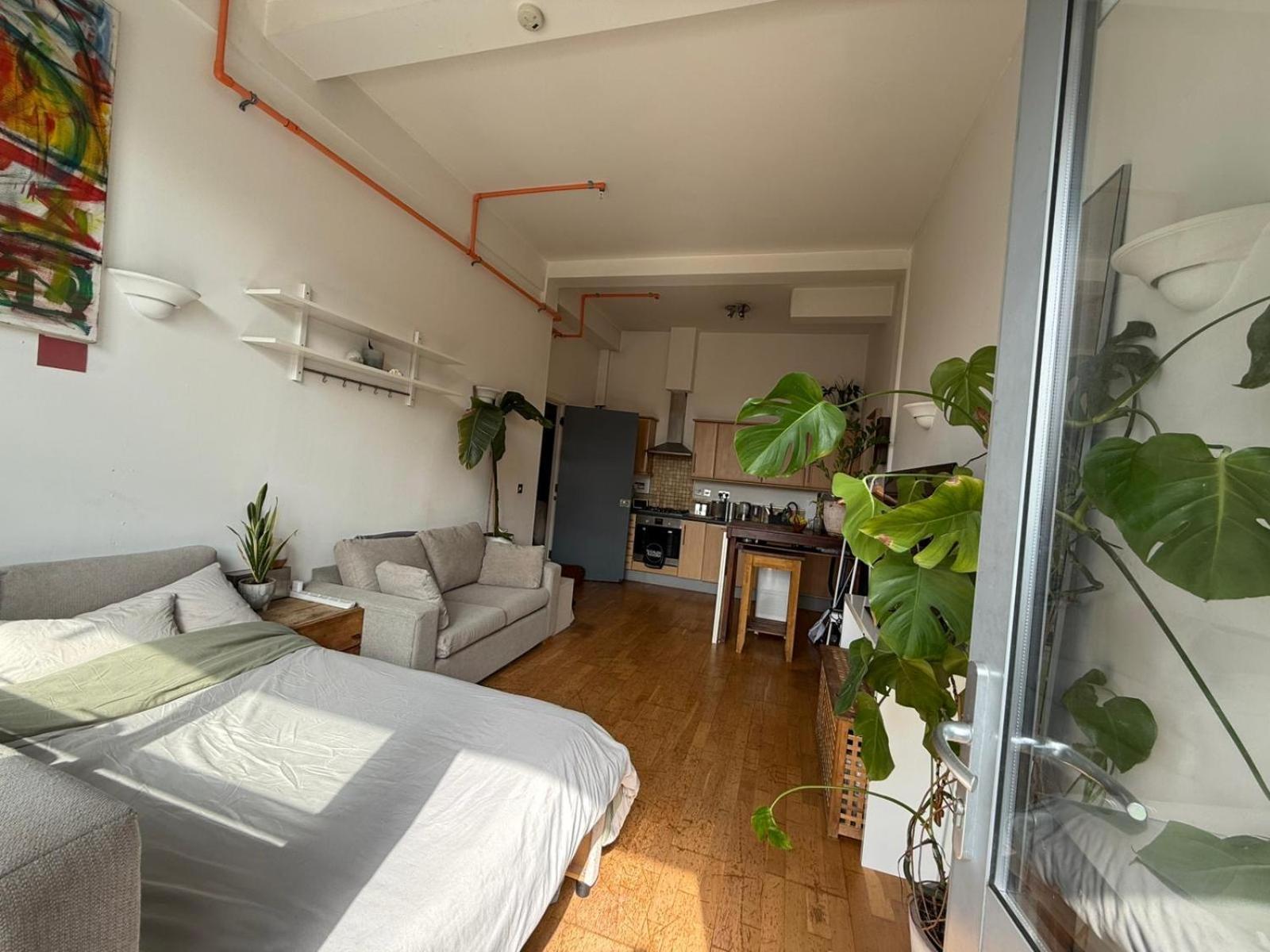 Cosy Private With Shared Bathroom Facilities Guest house